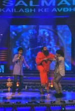 Baba Ramdev on the sets of Saregama Lil Champs in Famous on 12th Sept 2011 (3).JPG